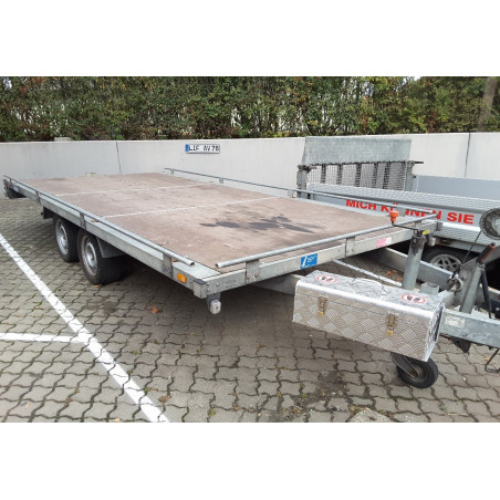 Autotransporter mit durchgehender Ladefläche