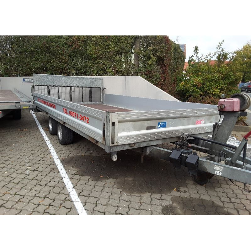 Autotransporter mit kippbarer Ladefläche