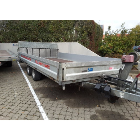 Autotransporter mit kippbarer Ladefläche